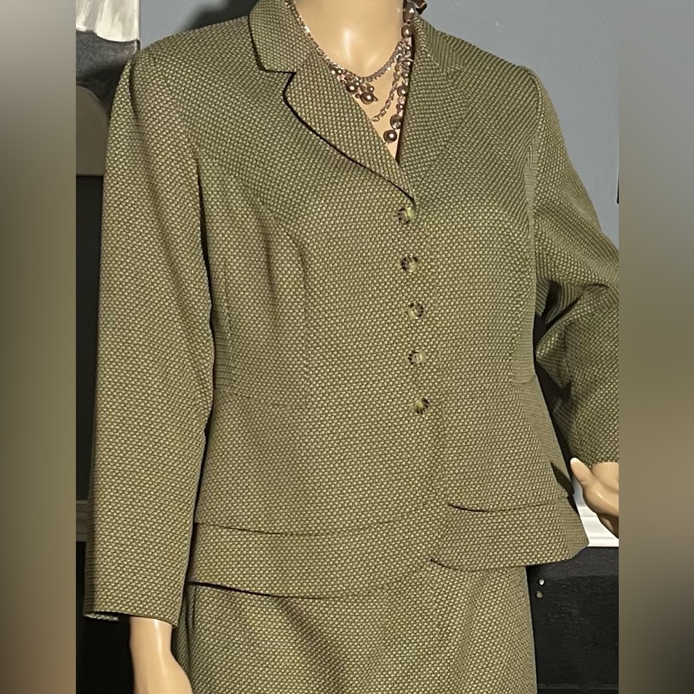 Green Knee-length Pencil Skirt for Work